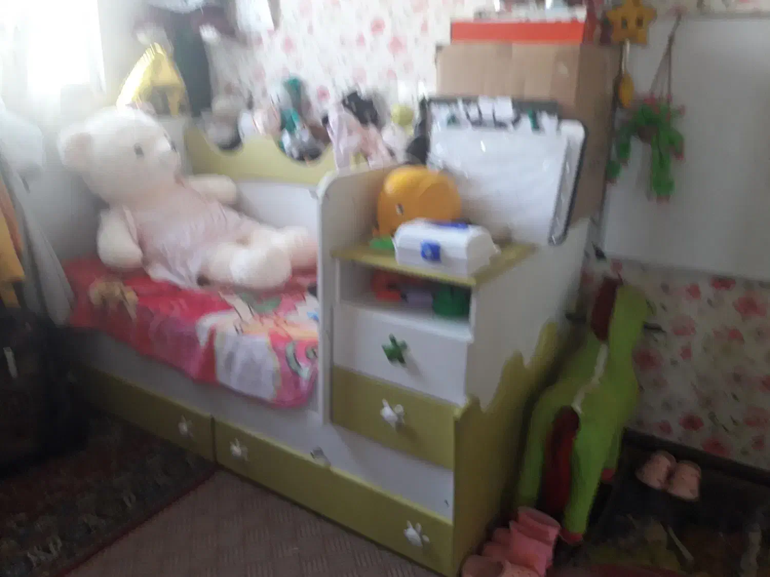 تخت خواب نوزاد نوجوانی|تخت و سرویس خواب|شیراز, نیستان|دیوار