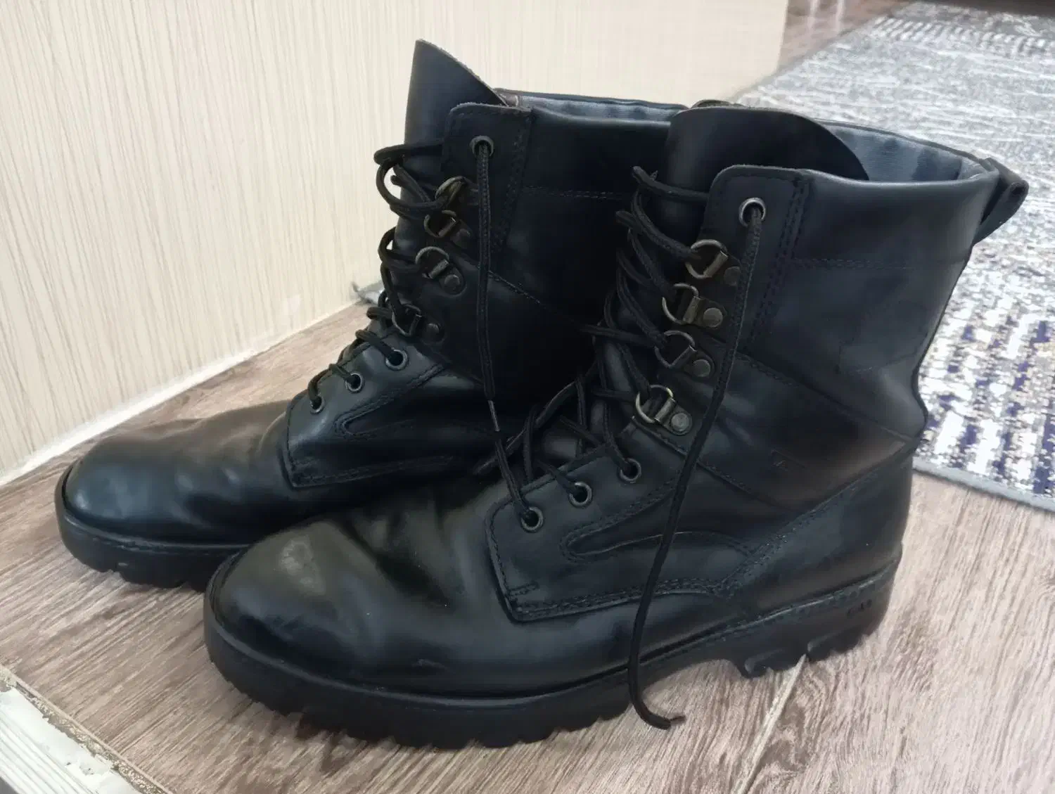 پوتین|کیف، کفش، کمربند|سنندج, |دیوار