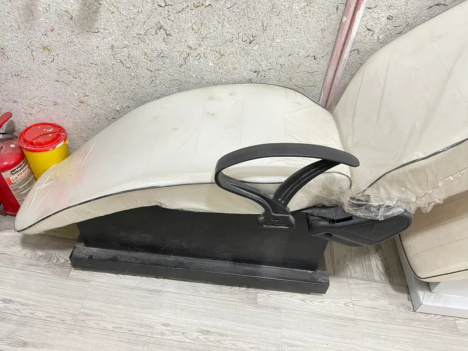 صندلی اصلاح|آرایشگاه و سالنهای زیبایی|خرمآباد, |دیوار