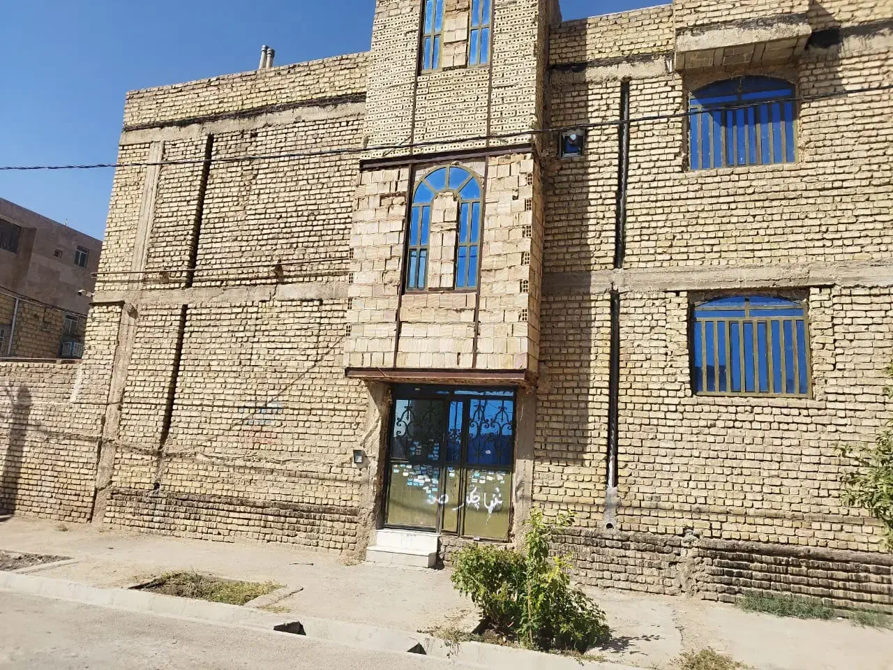 منزل دو طبقه ، در محیط آرام ، پتانسیل بالا|فروش خانه و ویلا|شیراز, کوشک میدان|دیوار