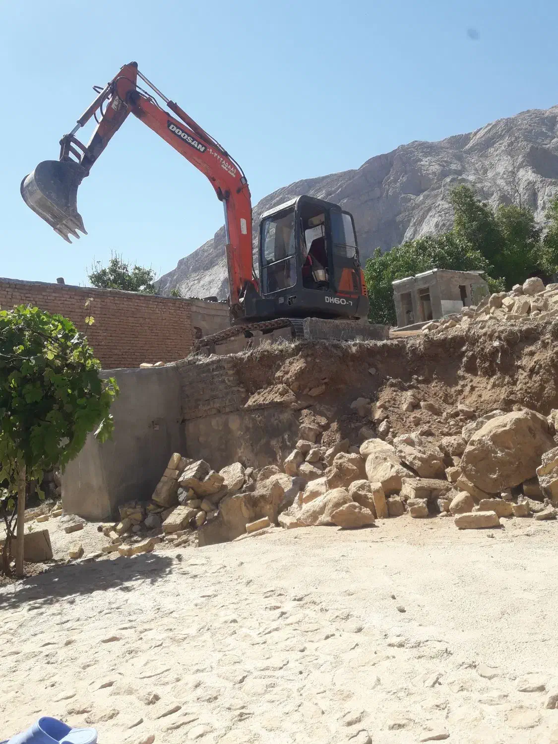 خدمات مینی بیل|خدمات پیشه و مهارت|اسفراین, |دیوار