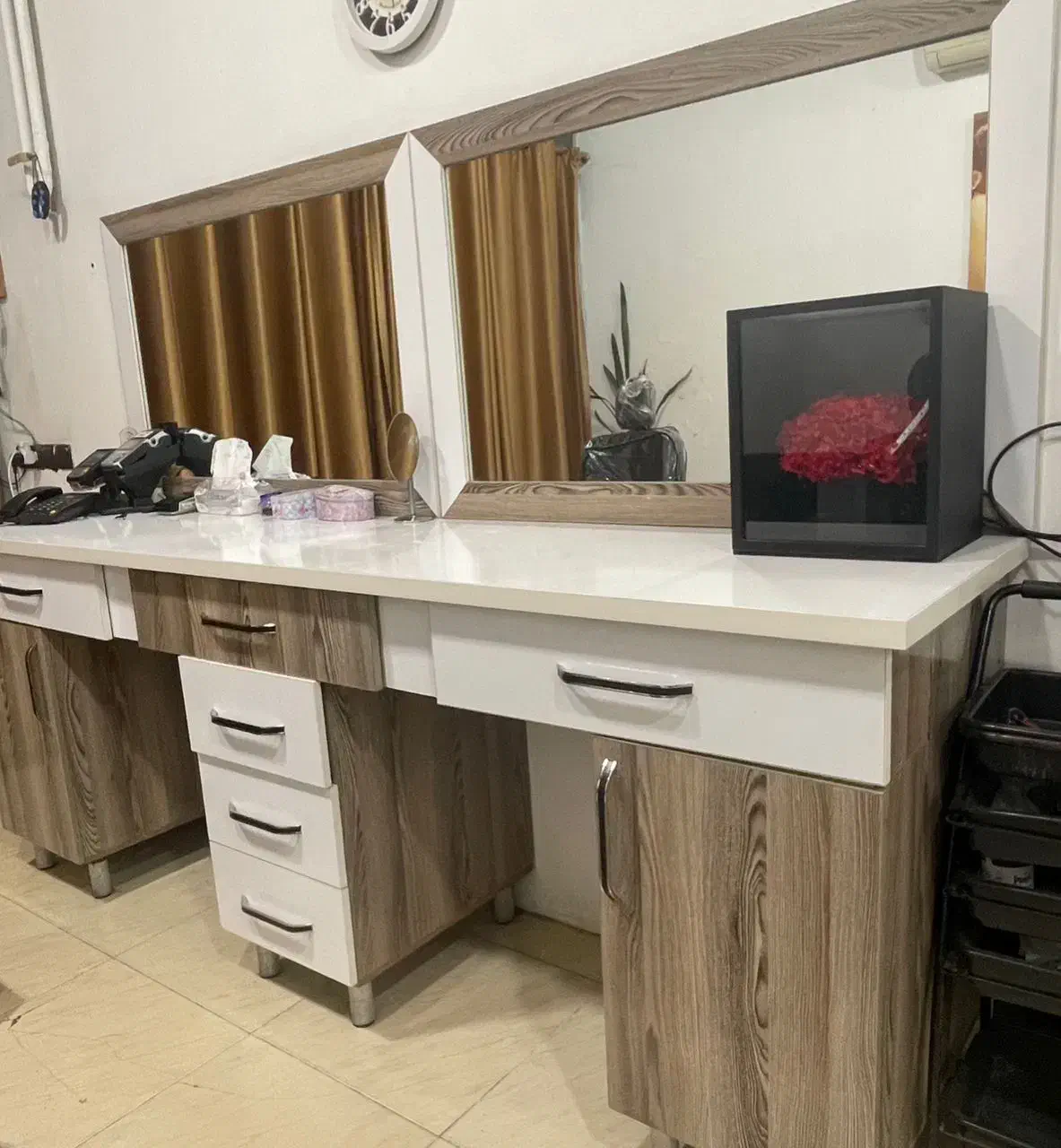 میز آرایشگاهی، آینه و بوفه|آرایشگاه و سالنهای زیبایی|رویان, |دیوار