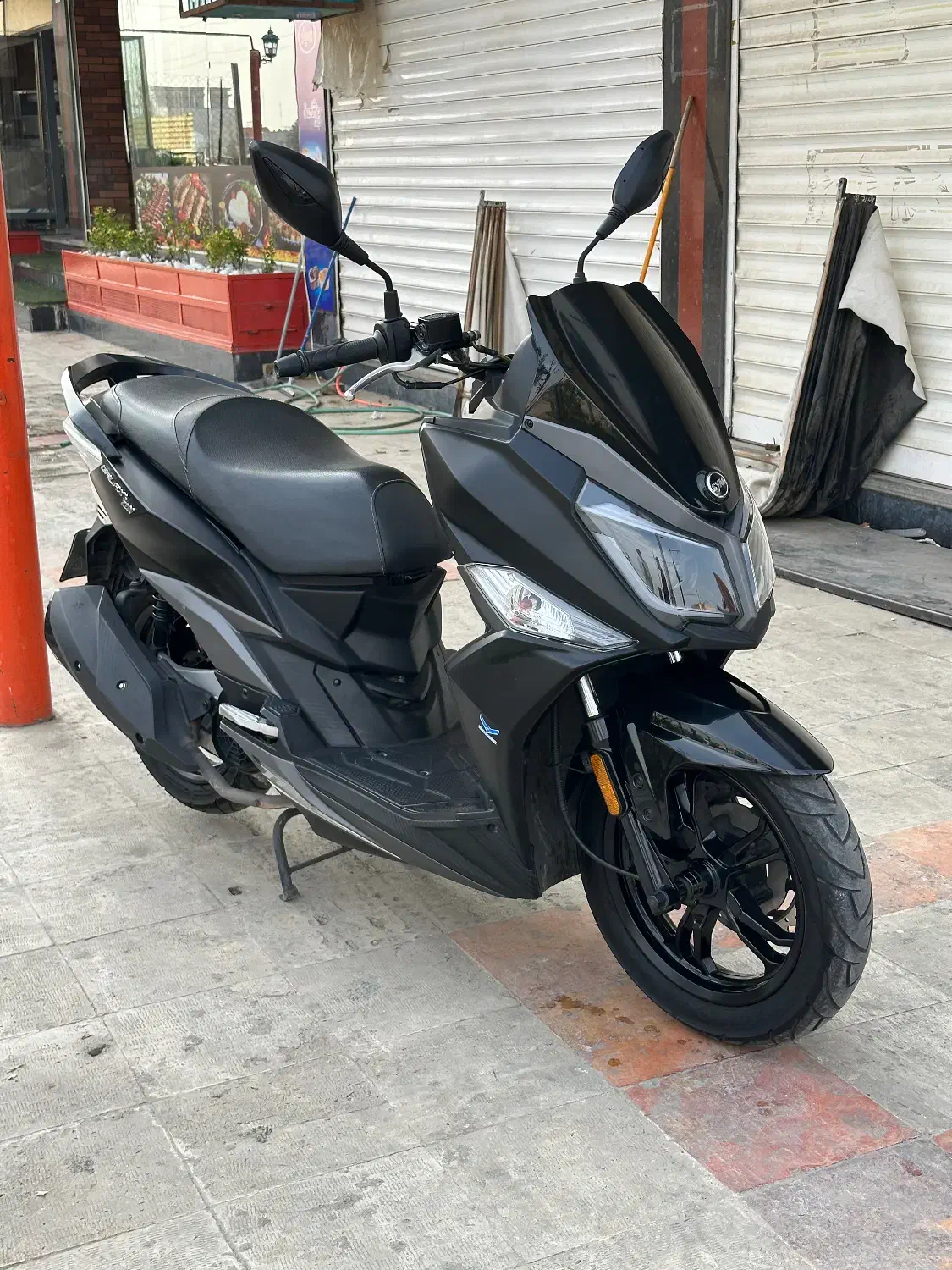 گلکسی j200 (sym)|موتورسیکلت|اندیشه, اندیشه فاز ۳|دیوار