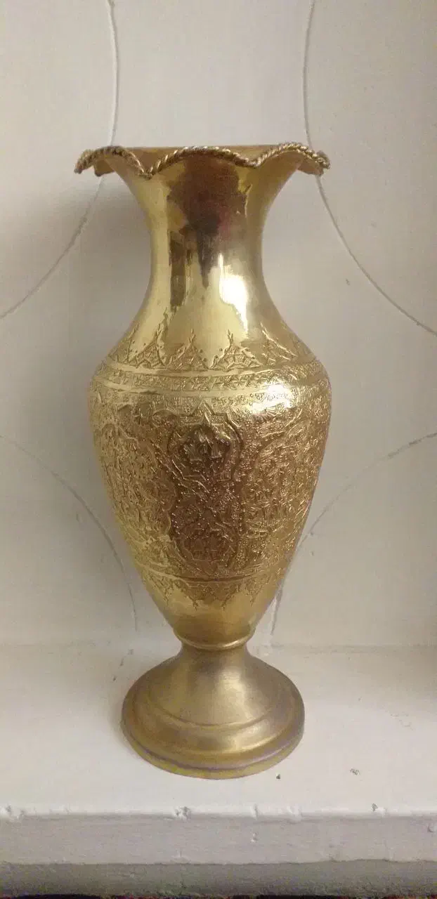 گلدان برنجی قدیمی قلمزنی دستساز سالم وزیبا|صنایع دستی و سایر لوازم تزئینی|تهران, شوش|دیوار