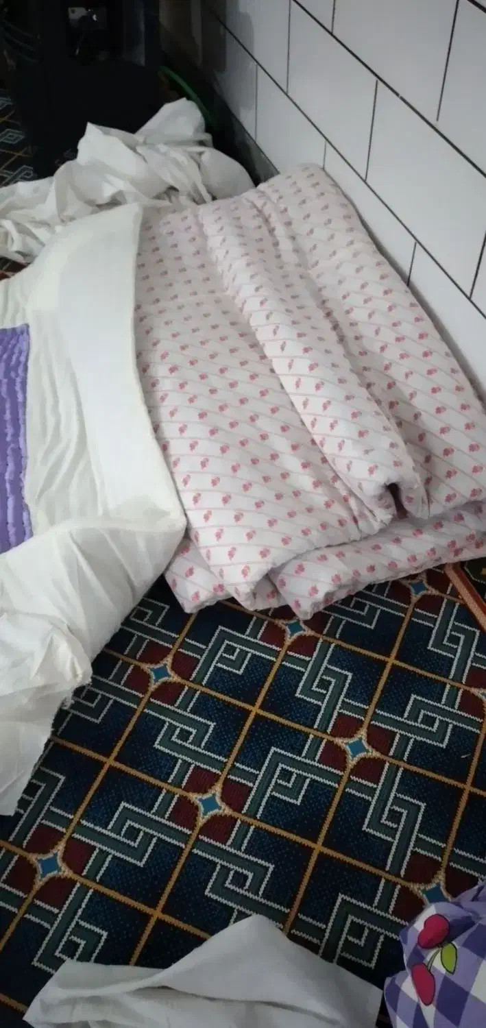 دوعدد تشک و دو عدد بالش و دو عدد لحاف|تشک تختخواب|ساوه, |دیوار