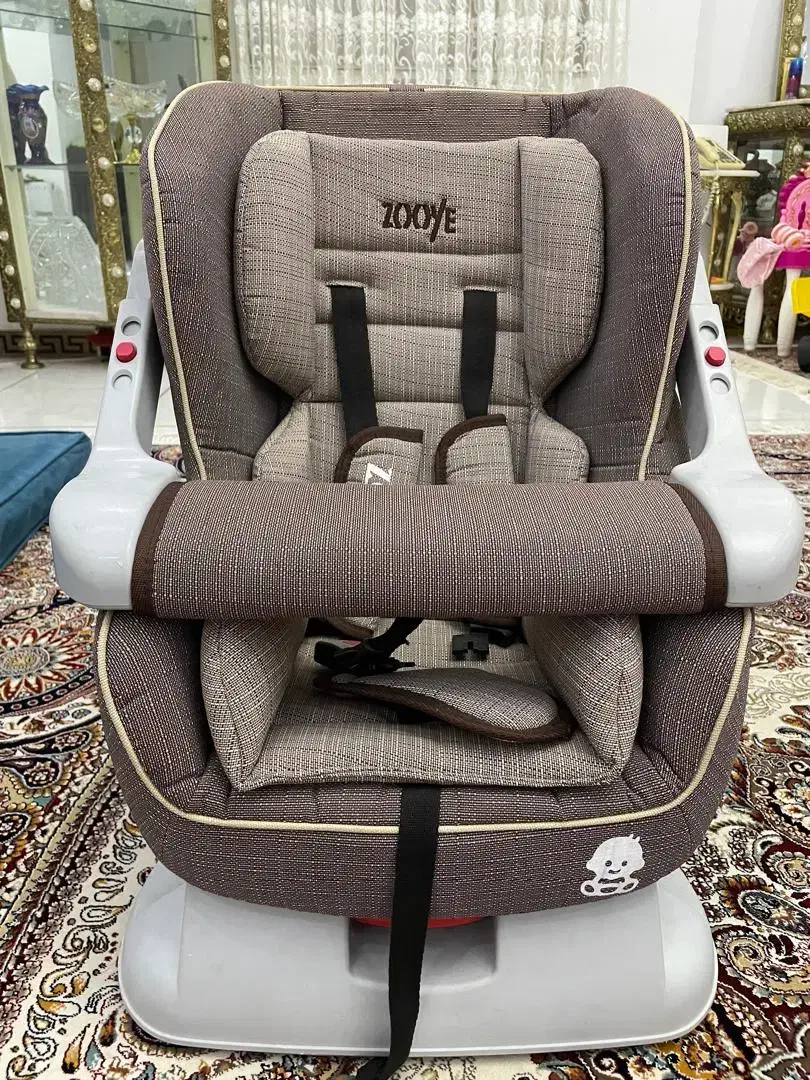 صندلی ماشین برند z00ye|تخت و صندلی بچه|کرج, اکبرآباد|دیوار