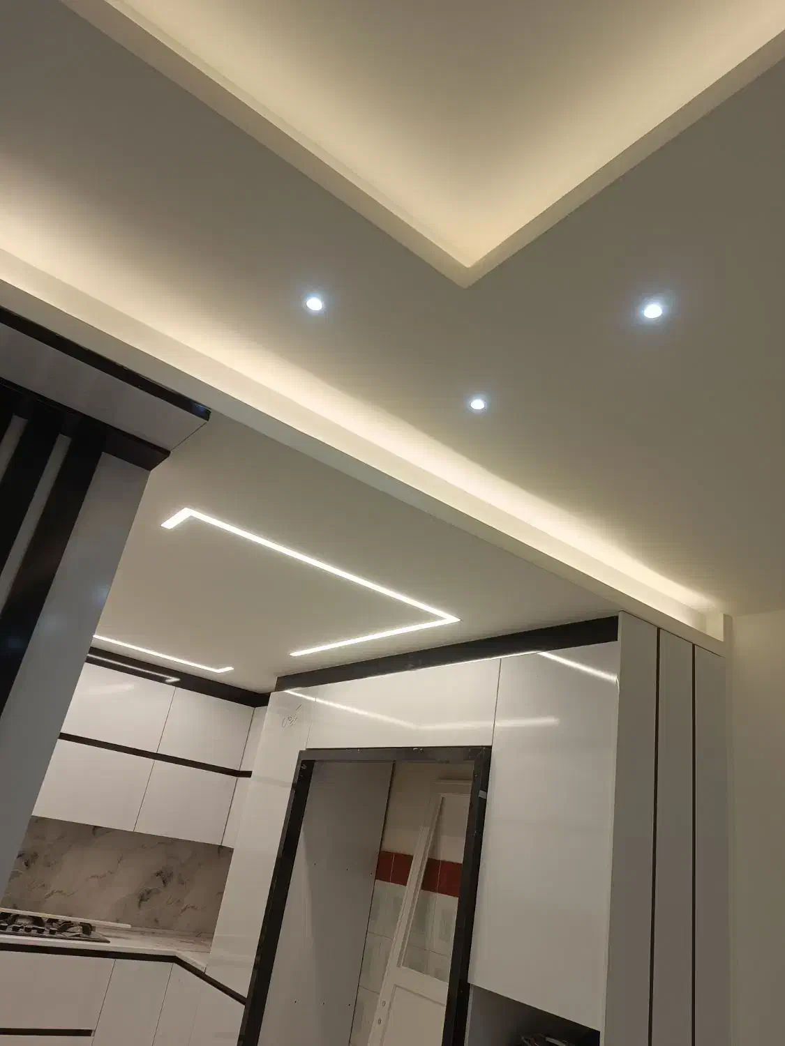 نقاشی ساختمان ودرب و پنجره چوبی وفلزی|خدمات پیشه و مهارت|سنندج, |دیوار