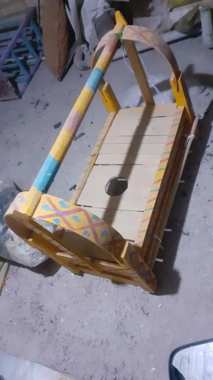 تهته یا گهواره بچه|تخت و صندلی بچه|دهدشت, |دیوار