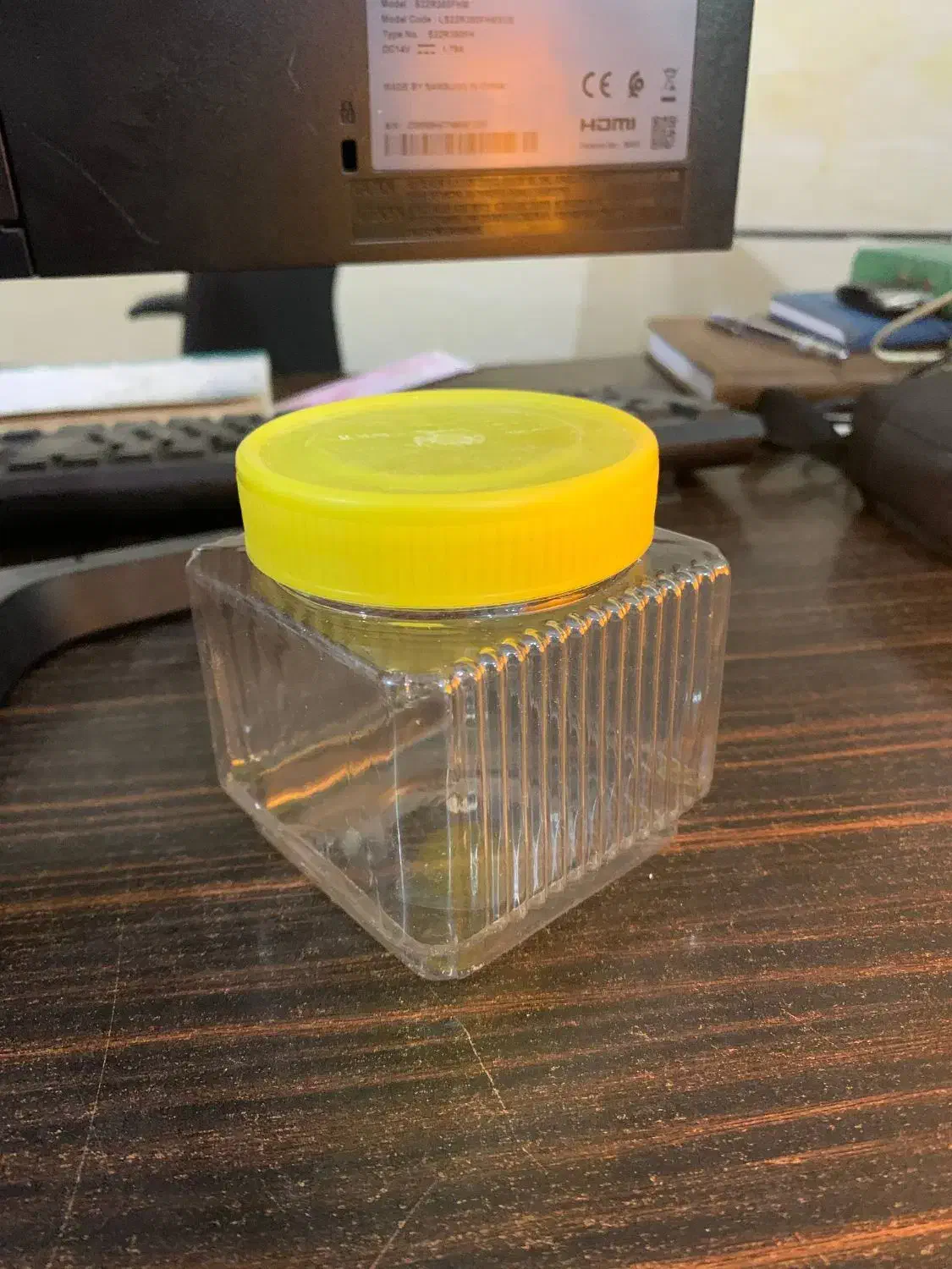 ظروف پلاستیکی|ظروف نگهدارنده، پلاستیکی، یک‌بارمصرف|اندیشه, شهرک صدف|دیوار