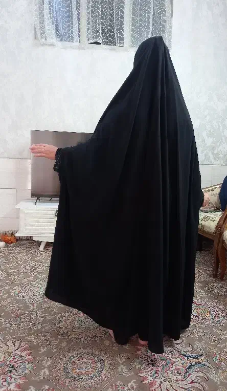 چادر مشکی|لباس|شیراز, لب آب|دیوار