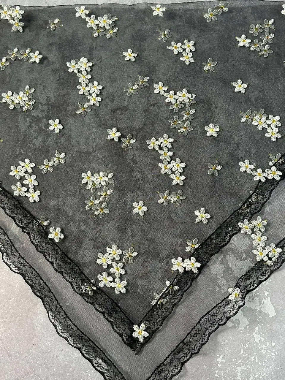 مینی توری بابونه حاشیه گیپور|لباس|شادگان, |دیوار