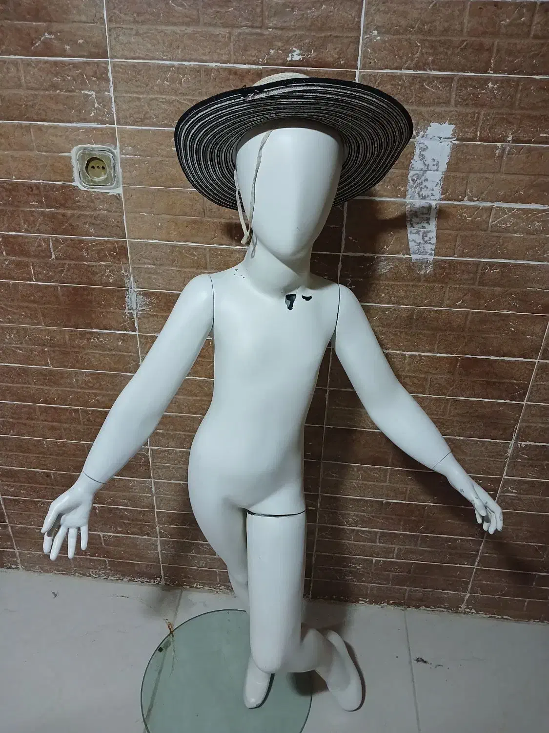 مانکن بچگانه|فروشگاه و مغازه|همدان, |دیوار