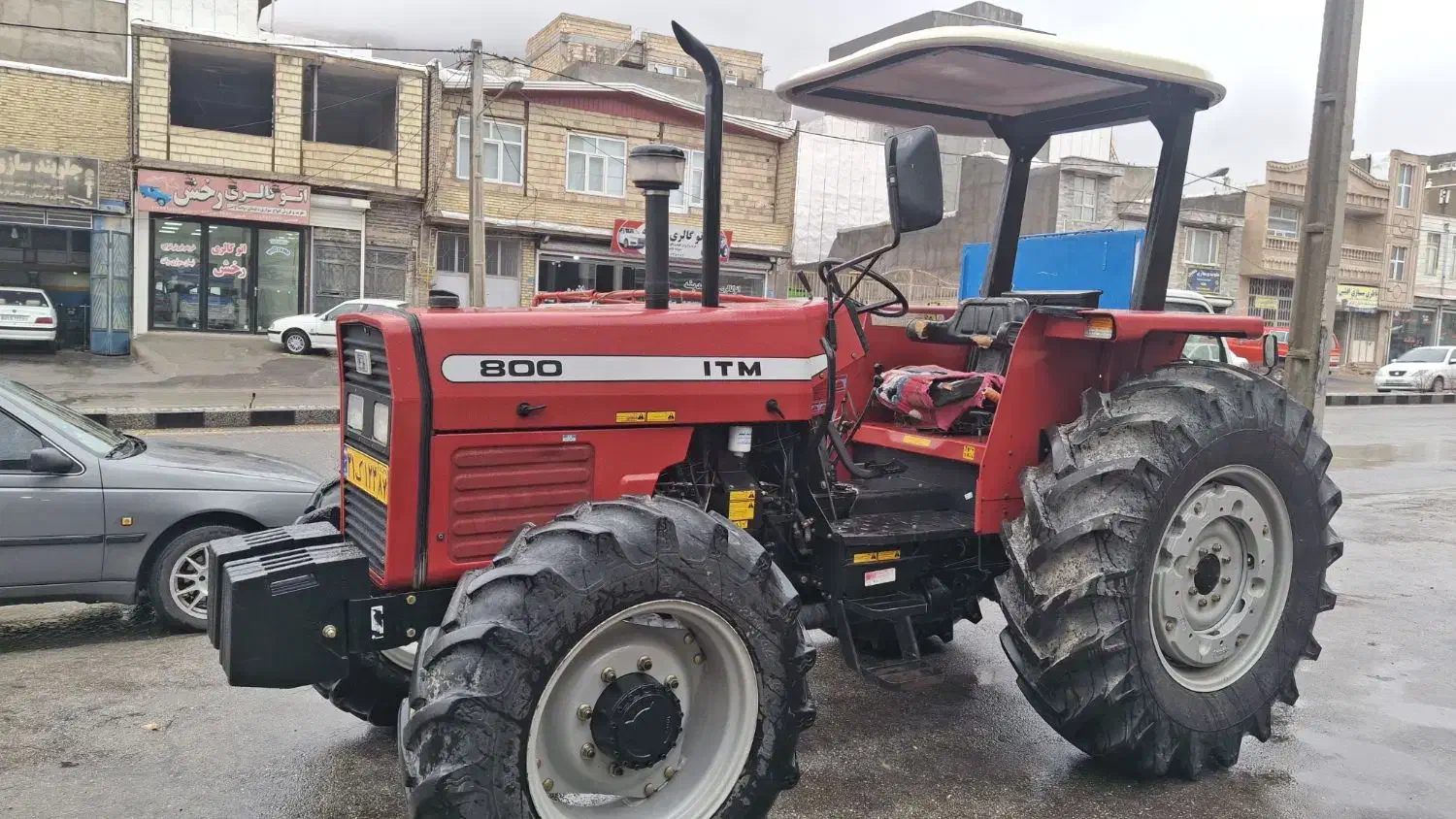 تراکتور ۸۰۰ فروش|خودرو سنگین|بیجار, |دیوار