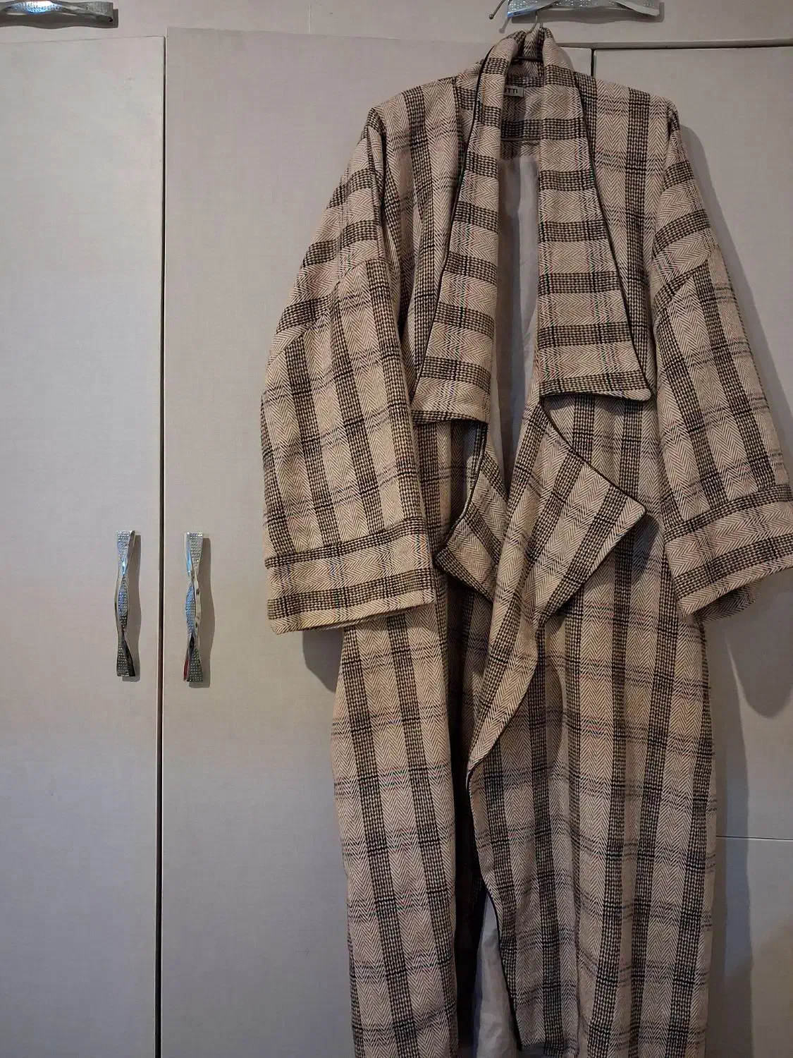 پالتو|لباس|ورامین, ورامین|دیوار