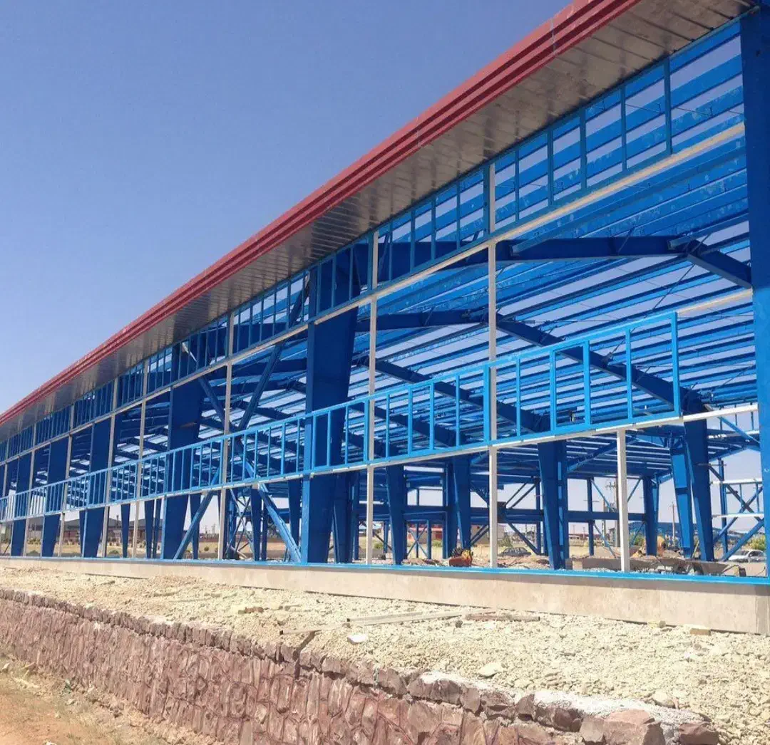 اجرای ساندویچ پانل با اکیپ فوق حرفه ای|خدمات پیشه و مهارت|اصفهان, چرخاب|دیوار