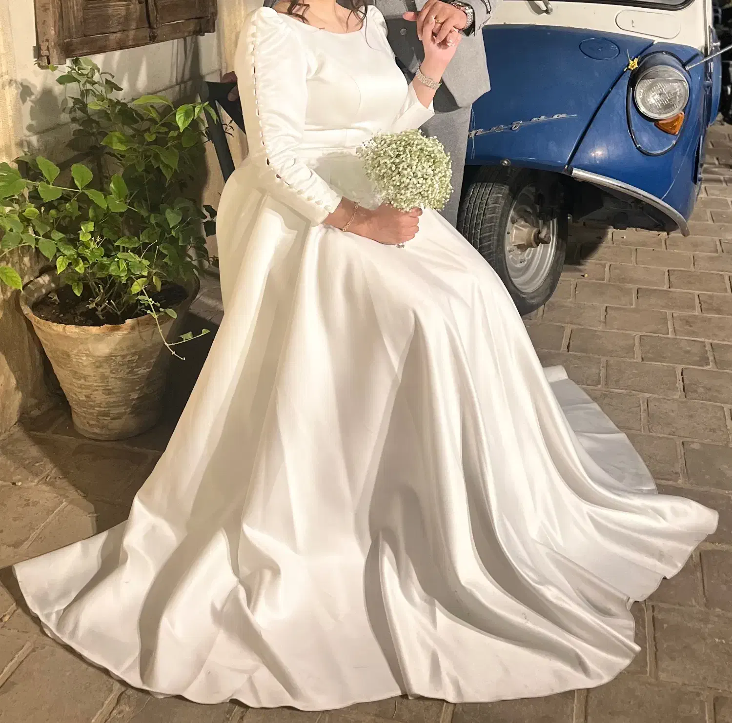 لباس عقد|لباس|صدرا-فارس, فاز ۱|دیوار