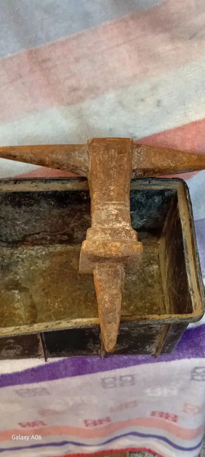 سندان فولادی|کلکسیون اشیاء عتیقه|یزد, |دیوار