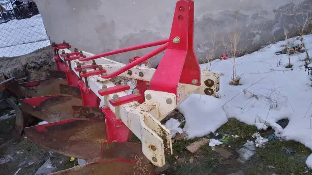 گاو آهن ۴ خیش|خودرو سنگین|ماکو, |دیوار