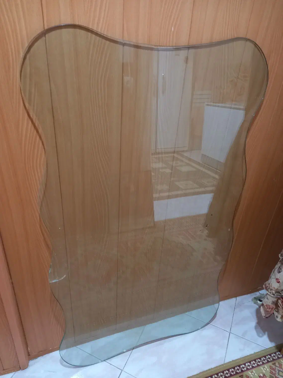 میز شش نفره بدون صندلی محکم وسالم ولوستر هم سالم|میز و صندلی غذاخوری|مشهد, سرافرازان|دیوار