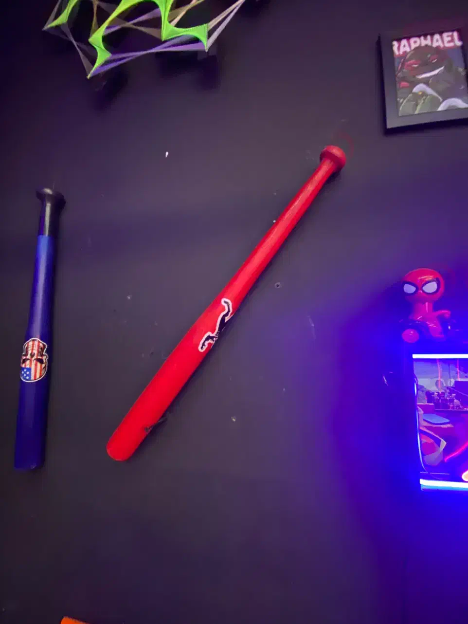 چوب بیسبال|ورزش‌های توپی|رشت, کوی یخ|دیوار