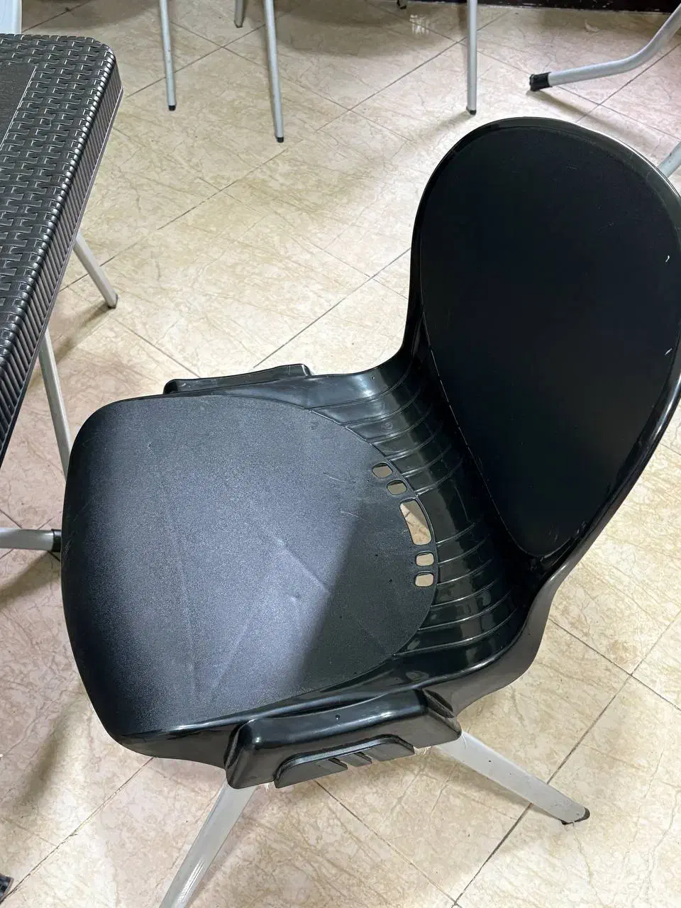 میز و صندلی ناصر پلاستیک|مبلمان خانگی و میز عسلی|رشت, بازار|دیوار