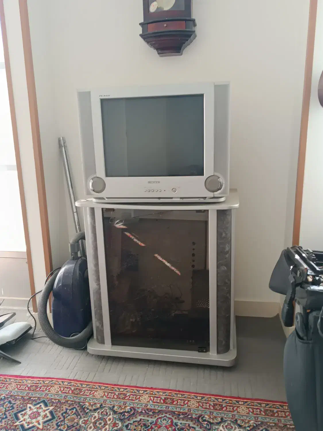 تلویزیون و میز تلویزیون|تلویزیون و پروژکتور|کرج, فاز ۴ مهرشهر|دیوار