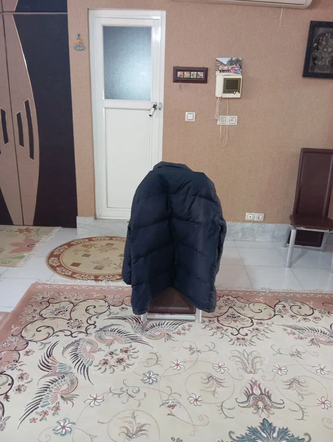 کاپشن|لباس|زابل, |دیوار