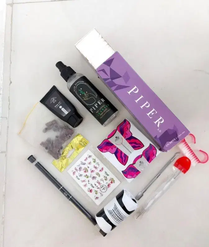 لوازم کامل کاشت ناخن|آرایشگاه و سالن‌های زیبایی|بیجار, |دیوار