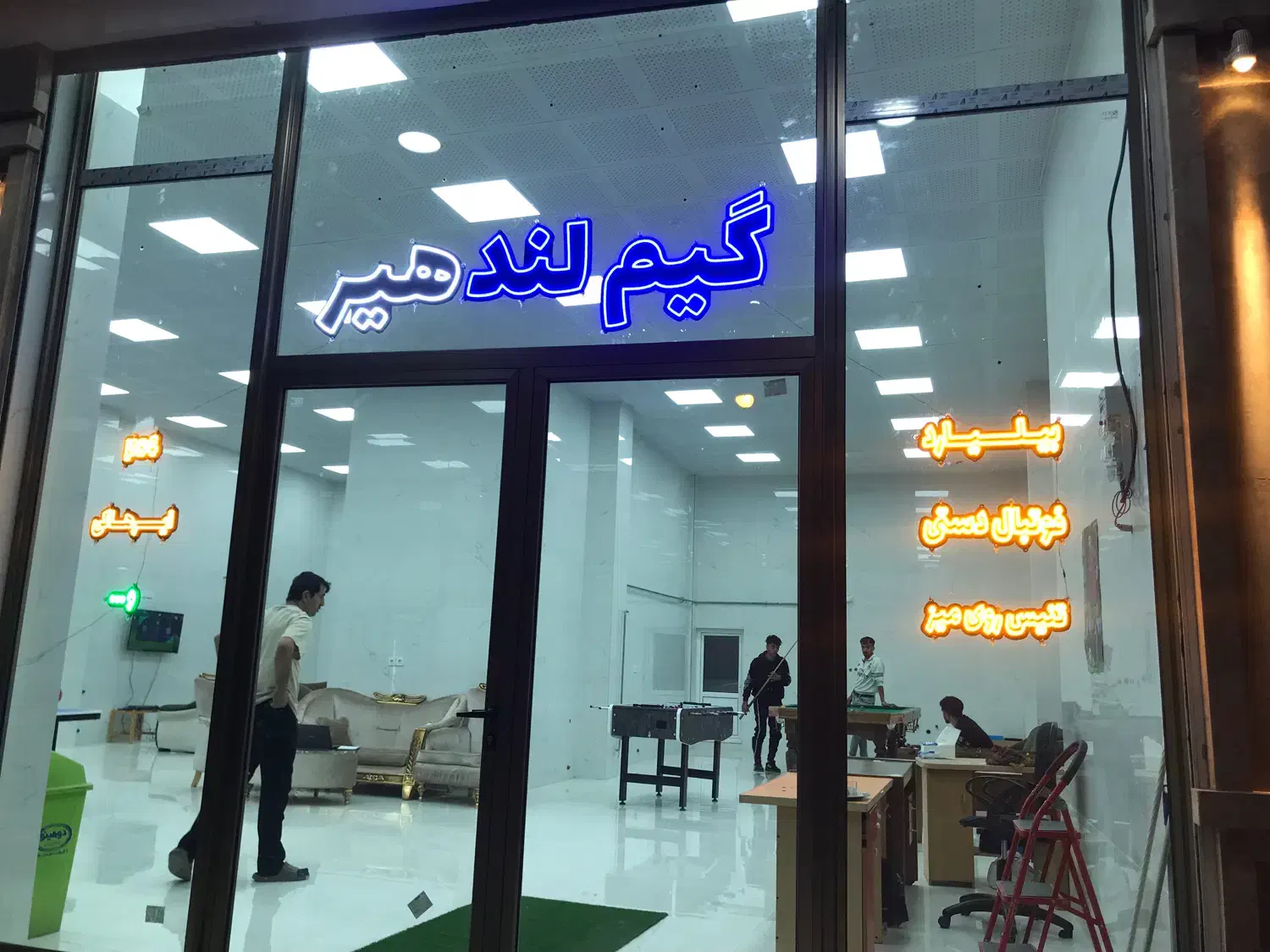 تابلو سازی آرین ال ای دی چنلیوم چلنیوم بنر نئون|خدمات پیشه و مهارت|اردبیل, |دیوار