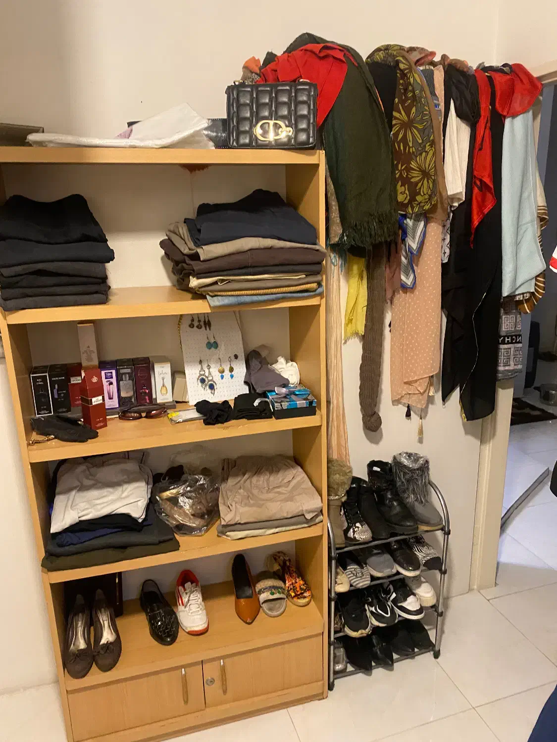 ۹۰۰عدد انواع لباس زنانه خارجی بعلت مهاجرت|لباس|تهران, جنت‌آباد مرکزی|دیوار