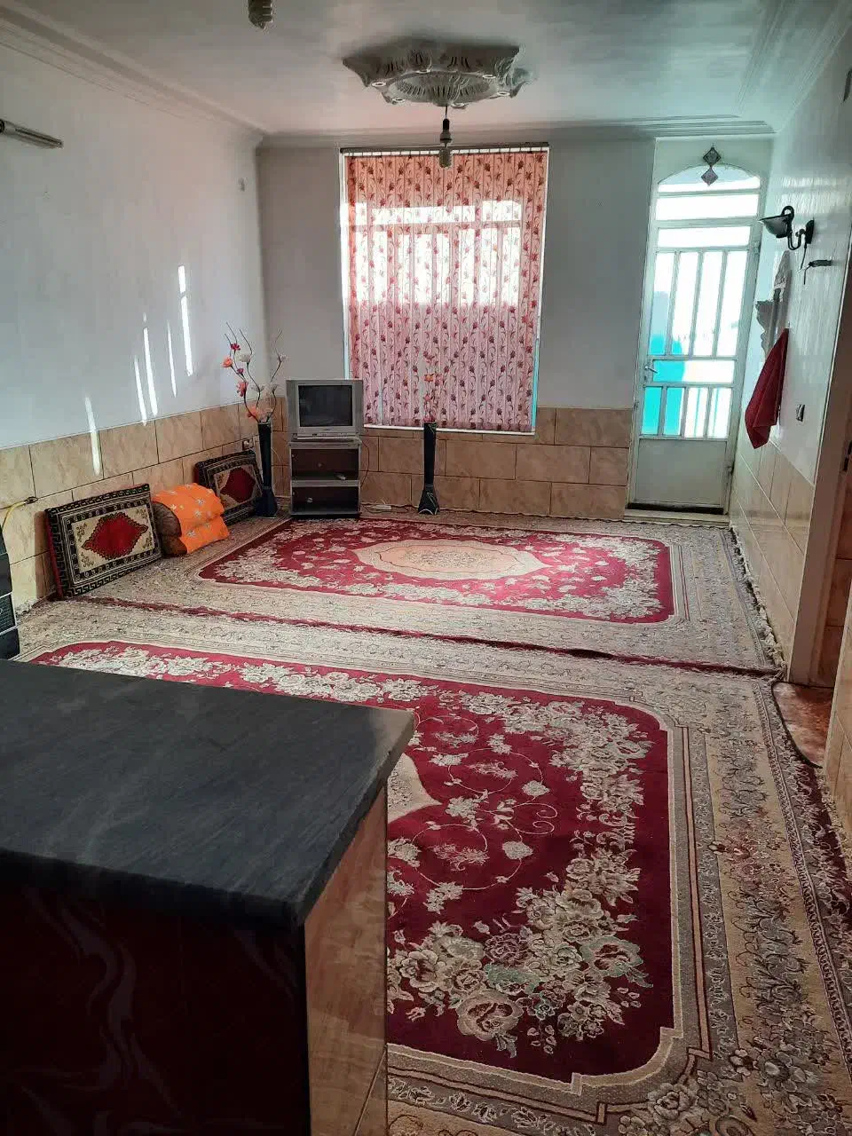 منزل مبله|اجارهٔ کوتاه‌مدت آپارتمان و سوئیت|شیراز, کوشک میدان|دیوار