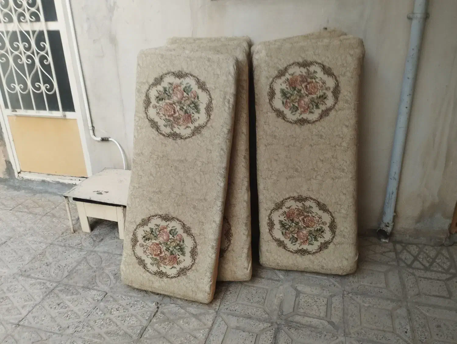 پشتی|پشتی|ایلام, |دیوار