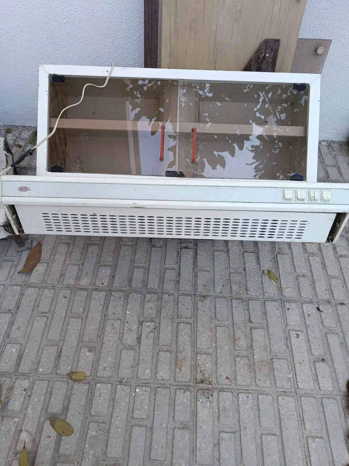 هود بیمکث|هود|کرمانشاه, |دیوار