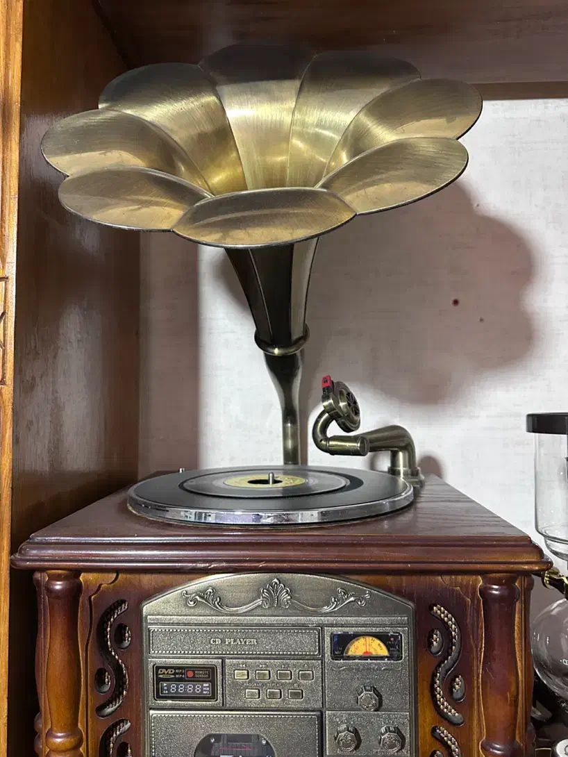 گرامافون|کلکسیون اشیاء عتیقه|ورامین, ورامین|دیوار