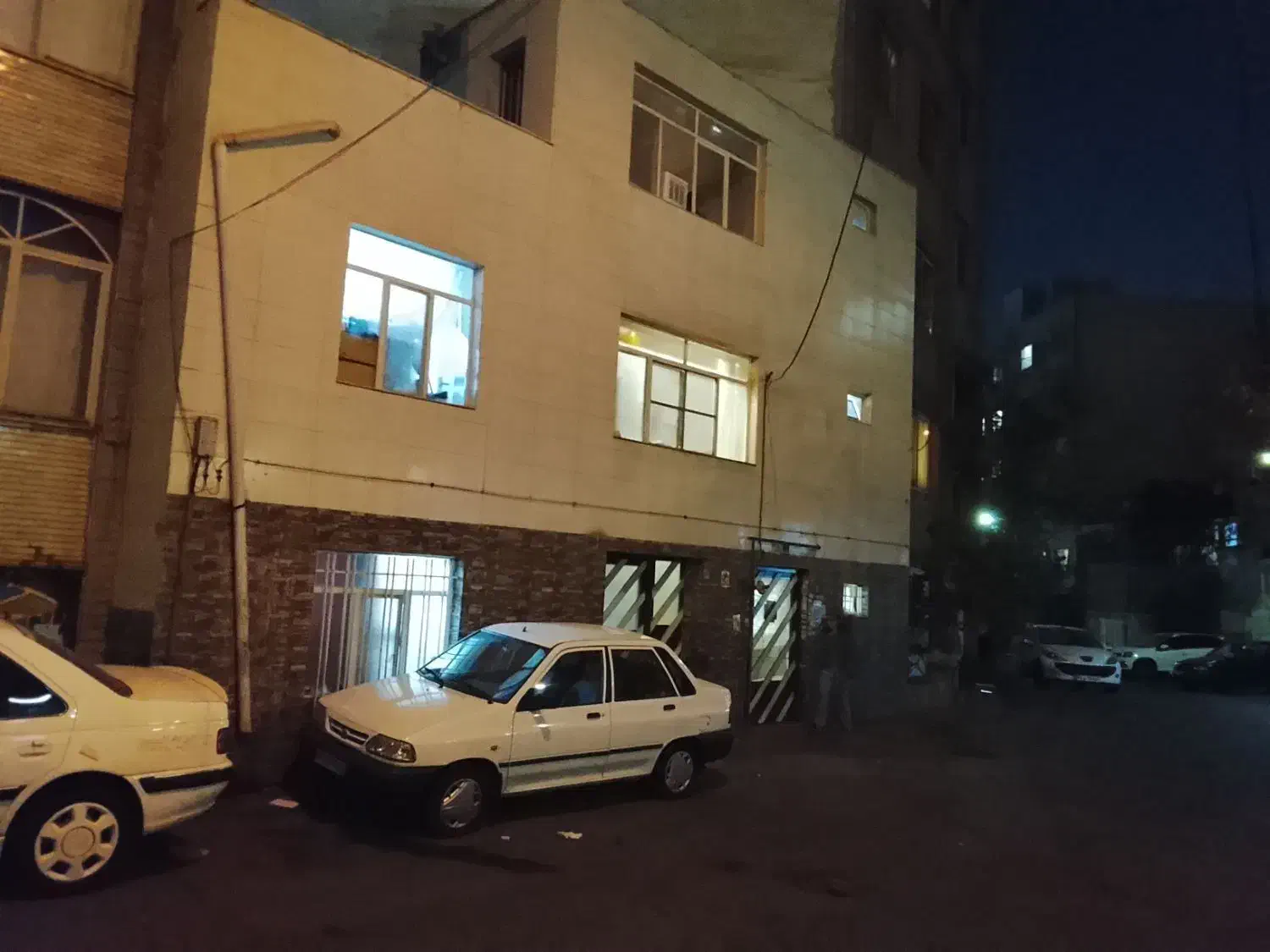 خوابگاه دخترانه روزانه میدان توحید اول ستارخان|اجارهٔ کوتاه‌مدت آپارتمان و سوئیت|تهران, شهرآرا|دیوار