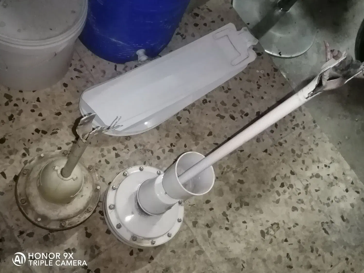 2 عدد پنکه|پنکه و تصفیه‌کنندهٔ هوا|بهبهان, |دیوار