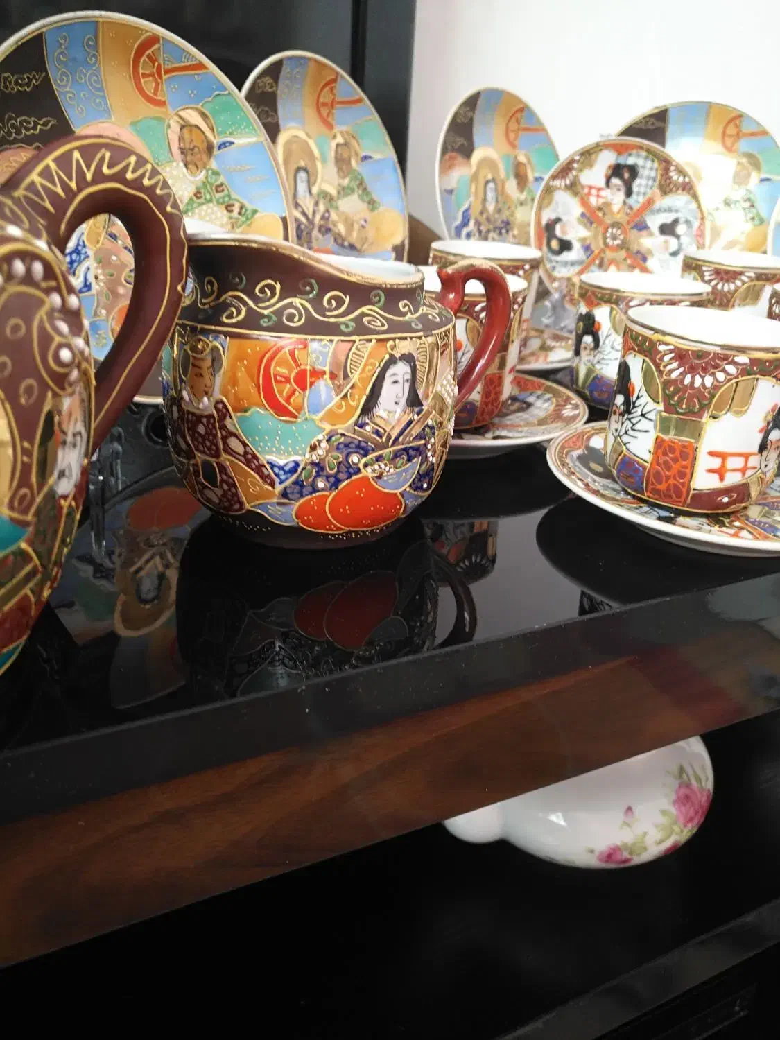 ظروف آنتیک|کلکسیون اشیاء عتیقه|فشاپویه, |دیوار