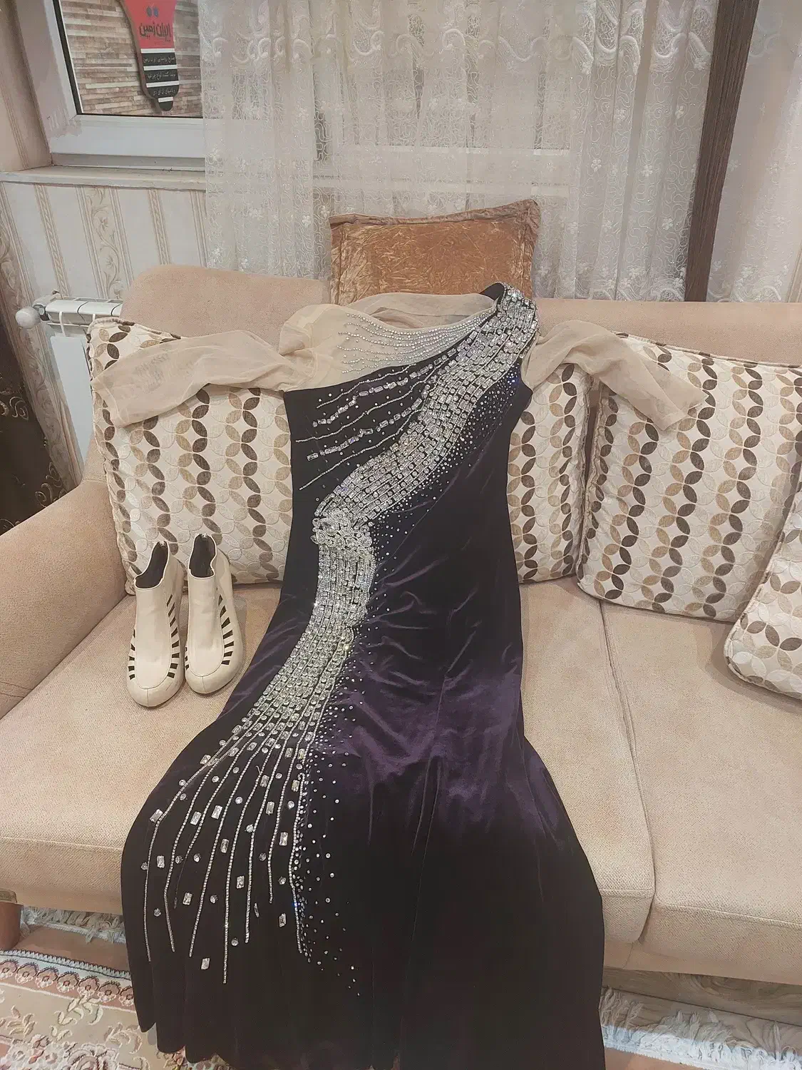 پیراهن مخمل سنگ دوزی ترک و کفش|لباس|رشت, نظری|دیوار