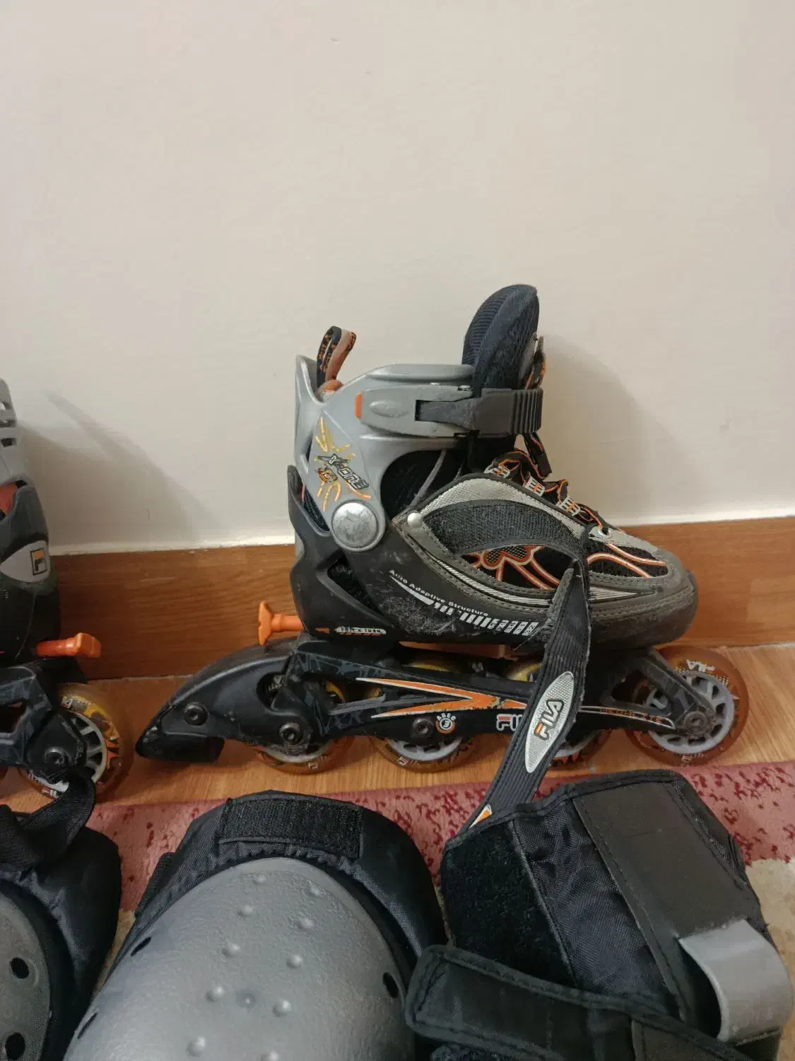 کفش اسکیت درحدنو باهمه لوازم|دوچرخه، اسکیت، اسکوتر|شهریار, شهریار|دیوار