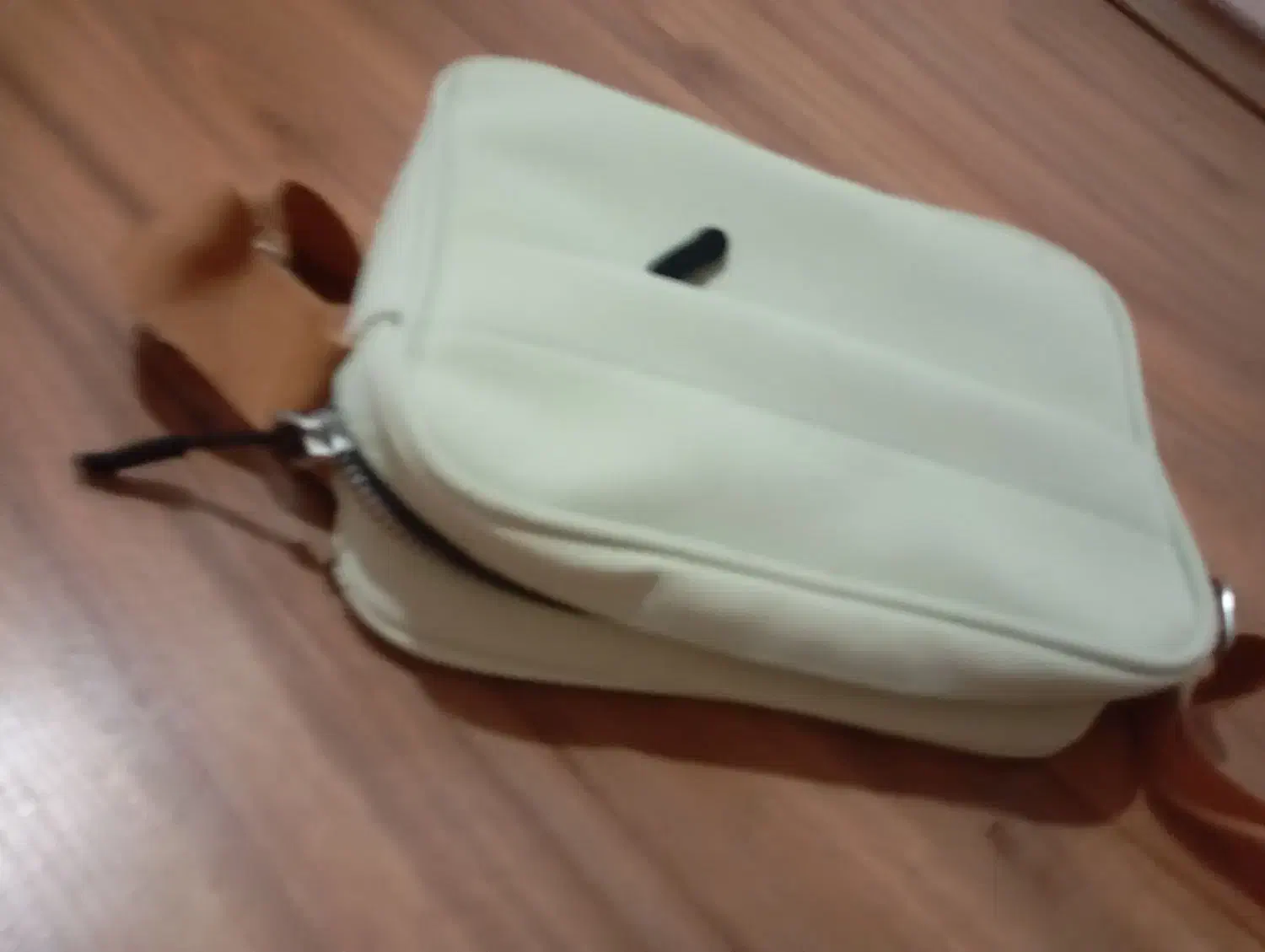 کیف و کفش|کیف، کفش، کمربند|رشت, شهریاران|دیوار