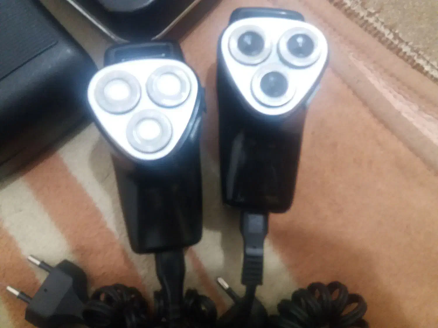 تعداد ۲ عدد سه تیغ روسی کاملا سالم|آرایشی، بهداشتی، درمانی|کبودرآهنگ, |دیوار