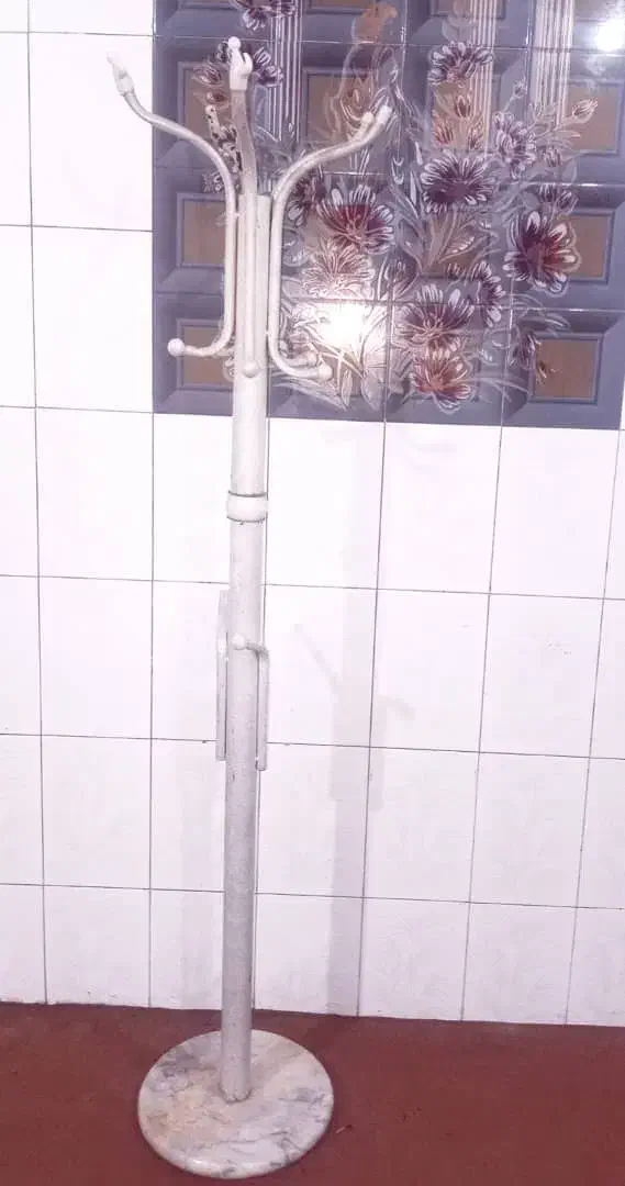 کمد فلزی چوب لباسی|جاکفشی، کمد، دراور|شیراز, قلعه شاهزاده بیگم|دیوار