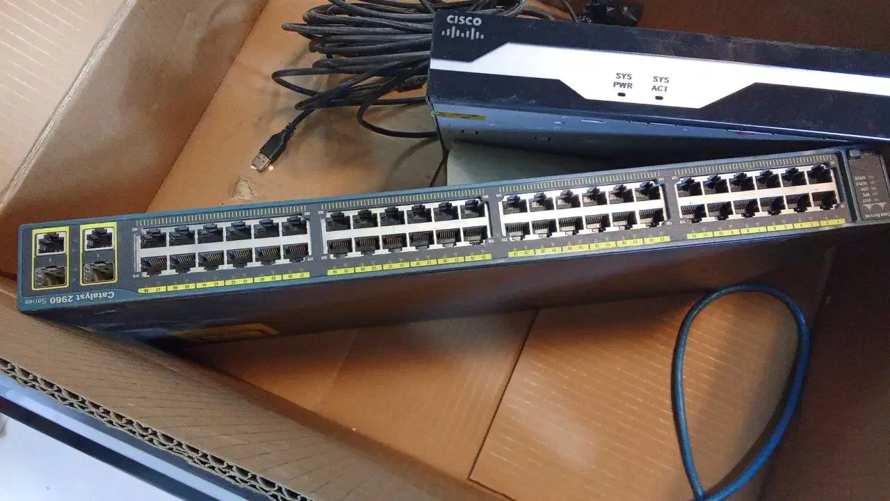 سوییچ ۴۸پورت و روتر سیسکو|مودم و تجهیزات شبکه|سنندج, |دیوار