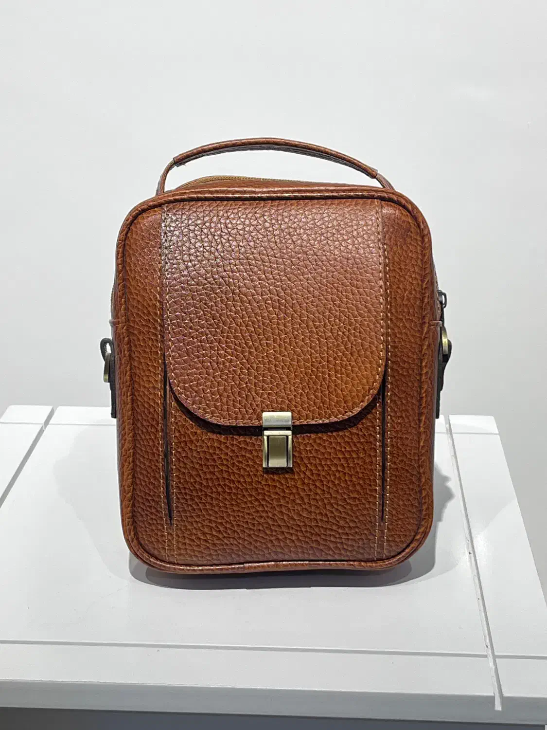 صنایع دستی|کیف، کفش، کمربند|قم, باغ کرباسی|دیوار