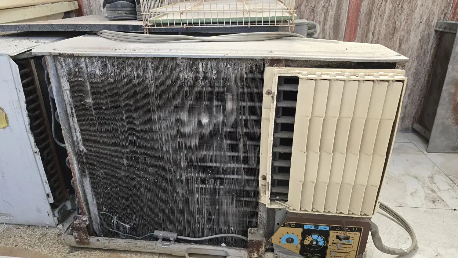 دوعدد کولر|کولر گازی و فن‌کوئل|جم, |دیوار