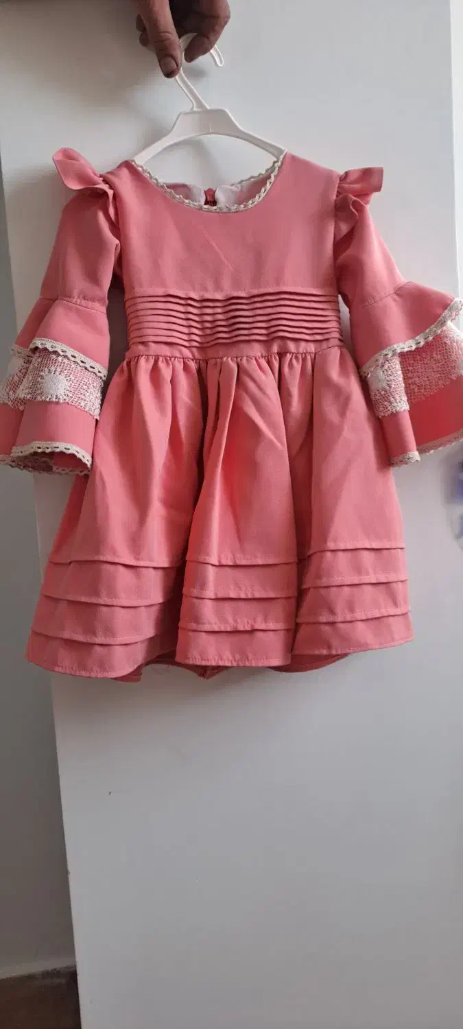 لباس مجلس بچگانه در حد|لباس|میانه, |دیوار