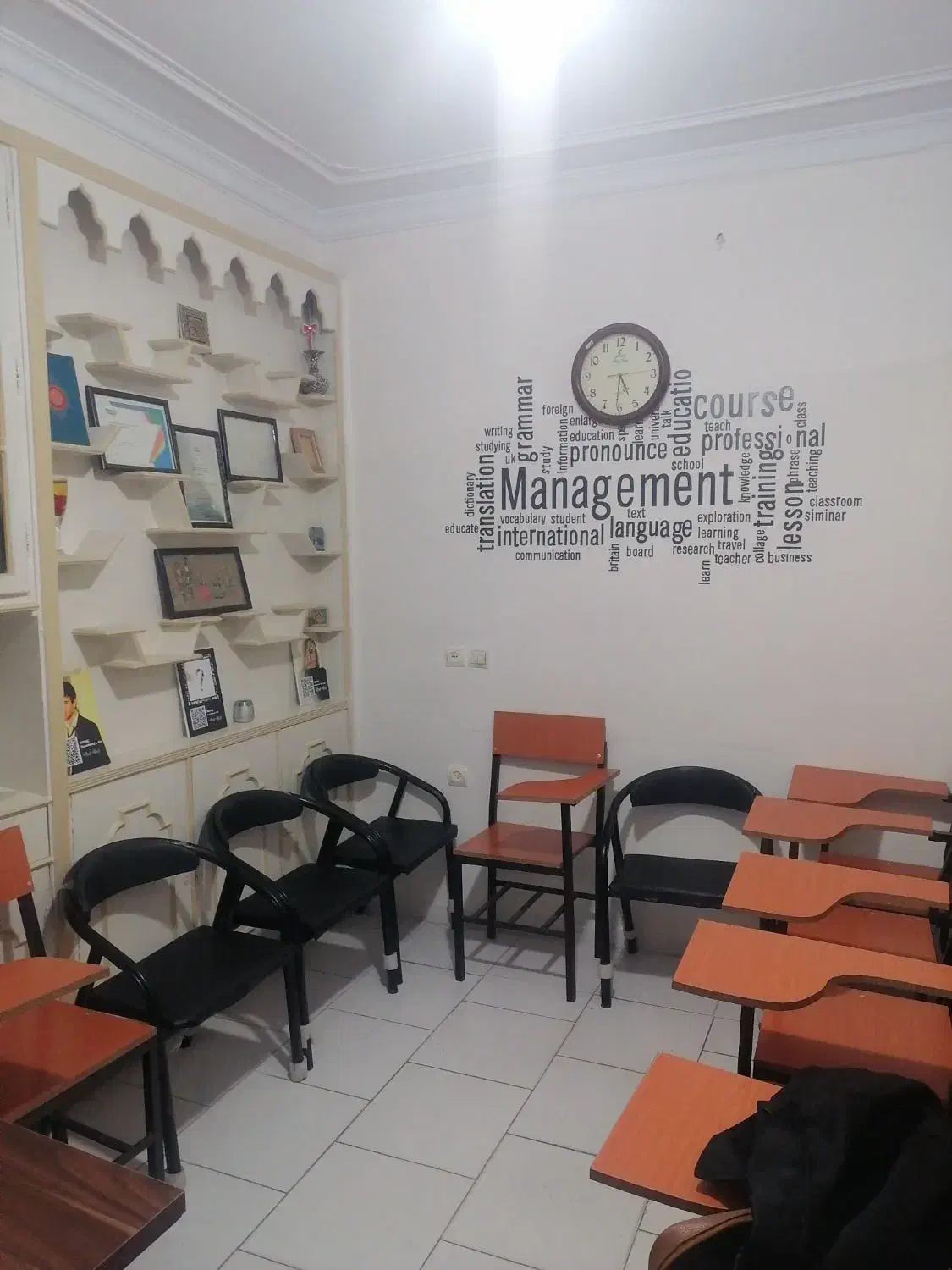 اجاره کلاس آموزشی در بهترین نقطه شهر|اجارهٔ کوتاه‌مدت دفتر کار و فضای آموزشی|قزوین, |دیوار