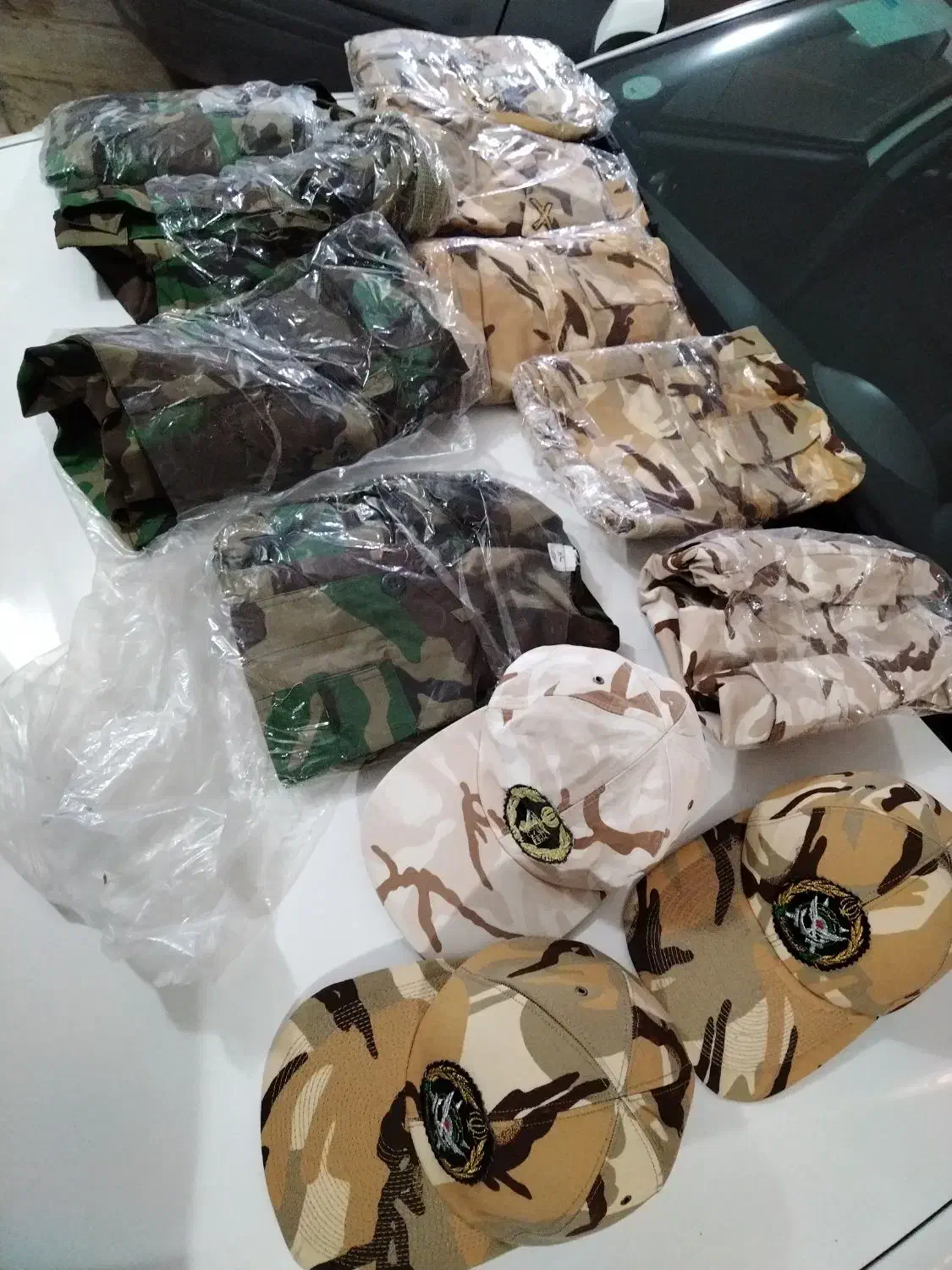 لباس سربازی|لباس|اصفهان, رکن الدوله شرقی|دیوار