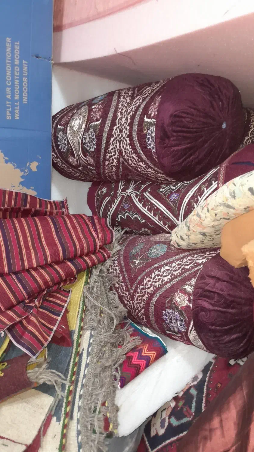 بالشتهای سنتی از جنس مخمل زرین کوب|رختخواب، بالش، پتو|شیراز, گود عربان|دیوار