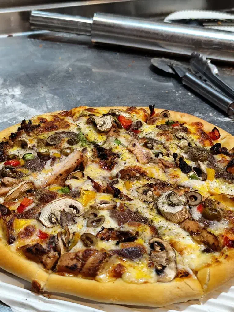 آشپزخانه فست فود ، وسط کار آقا ، سوخاری|استخدام خدمات فروشگاه و رستوران|رشت, دیلمان|دیوار